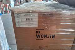 Cơ quan Hải quan đã kịp thời phát hiện hơn 14.500 sản phẩm mỹ phẩm hết hạn sử dụng chuẩn bị đưa vào thị trường nội địa. (Ảnh: HQ/Vietnam+)