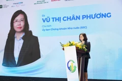 Bà Vũ Thị Chân Phương, Chủ tịch Ủy ban Chứng khoán Nhà nước nhấn mạnh kinh nghiệm quốc tế đã chứng minh rằng những thị trường có chuẩn mực quản trị tốt luôn là điểm đến ưu tiên của dòng vốn dài hạn. (Ảnh: Vietnam+)