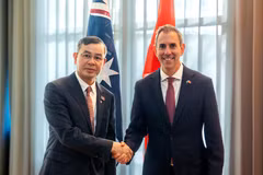 Bộ trưởng Bộ Tài chính Ngô Văn Tuấn làm việc với Bộ trưởng Ngân khố Australia Jim Chalmers nhằm thúc đẩy hợp tác tài chính song phương và chuẩn bị cho năm APEC 2027. (Ảnh: BTC/Vietnam+)