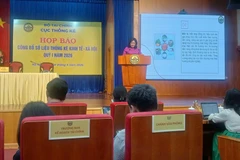 Bà Nguyễn Thị Hương, Cục trưởng Cục Thống kê chia sẻ bức tranh toàn diện về nền kinh tế trong ba tháng đầu năm. (Ảnh: Vietnam+)