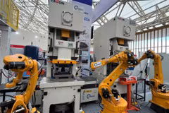 Doanh nghiệp Nhà nước phải đóng vai trò quan trọng nhất và đi đầu trong việc triển khai các công nghệ, sản phẩm chiến lược. (Ảnh: Vietnam+)