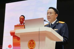 Phó Cục trưởng Cục Thuế ông Mai Sơn chia sẻ thành công của eTax Mobile đến từ việc ứng dụng được hoàn thiện mạnh mẽ theo hướng “một cửa – một điểm chạm”. (Ảnh: Vietnam+)