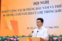  Ông Trần Quân, Giám đốc Kho bạc Nhà nước chủ trì và phát biểu tại Hội nghị. (Ảnh: KBNN)