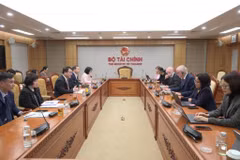 Thứ trưởng Bộ Tài chính Trần Quốc Phương đã có buổi làm việc với đoàn chuyên gia từ Ngân hàng Thế giới (WB) và Quỹ Tiền tệ Quốc tế, ngày 28/1. (Ảnh: BTC/Vietnam+)