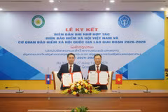 Hai cơ quan ký kết hợp tác giai đoạn 2026-2028 nhằm thúc đẩy cải cách hành chính, hiện đại hóa và chuyển đổi số hệ thống an sinh xã hội hiệu quả hơn. (Ảnh: Vietnam+)