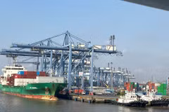 Tổng kim ngạch xuất, nhập khẩu hàng hóa 10 tháng đạt trên 762 tỷ USD, tăng 17,4% so với cùng kỳ năm trước. (Ảnh: Vietnam+)