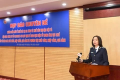 Bà Huyền thông tin về các quy định mới về Thuế giá trị gia tăng và Thuế tiêu thụ đặc biệt. (Ảnh: HQ/Vietnam+)