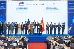 Nghi thức trao Sách Trắng từ EuroCham Việt Nam tới Chính phủ Việt Nam. (Ảnh: Vietnam+)