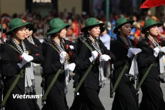 Các "cô Ba dũng sĩ tay súng, tay cày”, sục sôi ý chí “giặc đến nhà đàn bà cũng đánh”. (Ảnh: PV/Vietnam+)