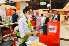 Trong 6 tháng thực hiện từ tháng 6-12/2025, số lượng hóa đơn điện tử được tiếp nhận và xử lý trên toàn quốc đã tăng trưởng đột biến với hơn 3,7 tỷ hóa đơn điện tử và trên 2,7 tỷ hóa đơn khởi tạo từ máy tính tiền. (Ảnh: Vietnam+)