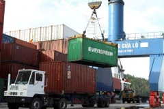 Về kích cầu xuất khẩu và khai thác tối đa lợi thế FTA, công tác xúc tiến thương mại cần được tăng cường và đa dạng hóa thị trường và mặt hàng, duy trì đà tăng trưởng kim ngạch xuất khẩu ở mức hai con số. (Ảnh: Vietnam+)
