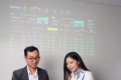 Xu hướng thị trường thận trọng với áp lực bán tháo và dòng vốn ngoại bán ròng. (Ảnh: Vietnam+)