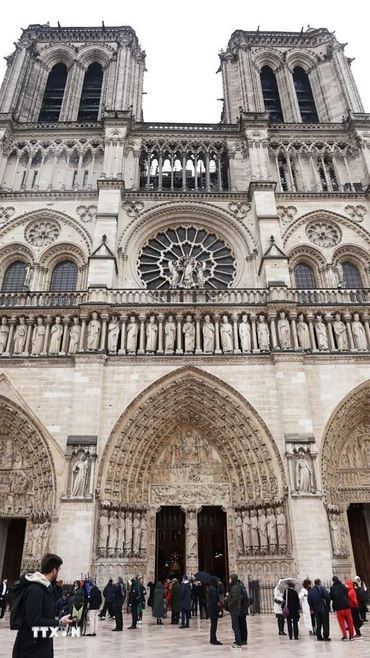 Nhà thờ Đức Bà Paris xuất hiện trên đồng 2 euro mới 