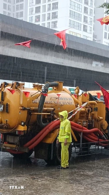 Hà Nội khẩn trương tiêu thoát nước phòng chống úng ngập cục bộ 