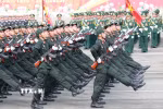 Các khối lực lượng vũ trang diễu binh. (Ảnh: Sỹ Tuyên/TTXVN)