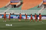 Đội tuyển Việt Nam tập luyện sẵn sàng cho cuộc đối đầu với Indonesia trên sân Pakansari tối 3/8. (Ảnh: Lê Minh Hưởng/TTXVN)