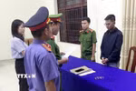 Tài xế Võ Nguyễn Duy An tại cơ quan chức năng. (Ảnh: TTXVN phát)