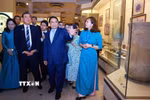 Thủ tướng Phạm Minh Chính và Phu nhân cùng Thủ tướng Nhật Bản Ishiba Shigeru và Phu nhân tham quan Bảo tàng Lịch sử Quốc gia. (Ảnh: Dương Giang/TTXVN)