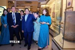Thủ tướng Phạm Minh Chính và Phu nhân cùng Thủ tướng Nhật Bản Ishiba Shigeru và Phu nhân tham quan Bảo tàng Lịch sử Quốc gia. (Ảnh: Dương Giang/TTXVN)