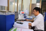 Cán bộ xã Đông Mỹ (thành phố Thái Bình) chuẩn bị cho việc vận hành thử nghiệm bộ máy chính quyền phường Trà Lý mới. (Ảnh: Thu Hoài/TTXVN)
