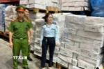 Hơn 15 tấn xương lợn đông lạnh nhập ngoại đã hết hạn sử dụng bị lực lượng chức năng phát hiện, thu giữ. (Ảnh: TTXVN phát)