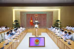 Thủ tướng Lê Minh Hưng chủ trì buổi làm việc với lãnh đạo Bộ Công Thương và các bộ, ngành về tháo gỡ khó khăn, thúc đẩy sản xuất kinh doanh. (Ảnh: Dương Giang/TTXVN)