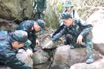 Khu vực hài cốt liệt sĩ được Bộ Chỉ huy Quân sự thành phố Đà Nẵng tìm thấy tại Hang Đá Sập, xã Hà Nha. (Ảnh: Khoa Chương/TTXVN)