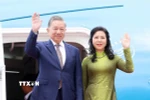 Tổng Bí thư Tô Lâm và Phu nhân đến Sân bay quân sự Halim Perdanakusuma, Jakarta. (Ảnh: Thống Nhất/TTXVN)