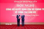 Ông Lê Minh Hưng, Ủy viên Bộ Chính trị, Bí thư Trung ương Đảng, Trưởng Ban Tổ chức Trung ương trao quyết định của Bộ Chính trị về việc điều động, phân công, chỉ định ông Trịnh Xuân Trường, Bí thư Tỉnh ủy Lào Cai, tham gia Ban Chấp hành, Ban Thường vụ, giữ chức Bí thư Tỉnh ủy Thái Nguyên nhiệm kỳ 2025-2030. (Ảnh: Thu Hằng/TTXVN)