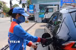 Cửa hàng xăng dầu Trần Phú, phường Nghĩa Lộ, tỉnh Quảng Ngãi, bán xăng E10 cho người dân. (Ảnh: Phạm Cường/TTXVN)