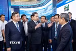 Chủ tịch Quốc hội Trần Thanh Mẫn tham quan khu trưng bày Khu công nghiệp số, Chính quyền số, Trung tâm đổi mới sáng tạo tại Hội nghị công bố quy hoạch tổng thể Thủ đô Hà Nội tầm nhìn 100 năm và xúc tiến đầu tư năm 2026. (Ảnh: Doãn Tấn/TTXVN)