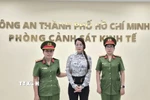 Công an Thành phố Hồ Chí Minh đọc quyết định khởi tố vụ án, khởi tố bị can và thi hành Lệnh bắt đối với bị can Trương Ngọc Ánh. (Ảnh: TTXVN phát)