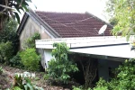 Một căn nhà bị sụt lún hoàn toàn sau trận mưa lũ lịch sử ở Đắk Lắk. (Ảnh: Tuấn Anh/TTXVN)