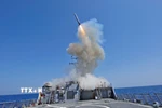 Tên lửa hành trình Tomahawk được phóng từ tàu khu trục USS Barry trên Địa Trung Hải. (Ảnh: AFP/TTXVN)