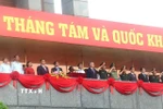 Thủ tướng Phạm Minh Chính và lãnh đạo Đảng, Nhà nước trên khán đài thực hiện nghi lễ chào cờ. (Ảnh: Lâm Khánh/TTXVN)