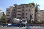 Một tòa nhà chung cư ở đường Levy Eshkol, Tel Aviv bị phá hủy do trúng tên lửa rạng sáng 16/6/2025. (Ảnh: Thanh Bình/TTXVN)