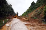 Một điểm sạt lở nghiêm trọng trên tuyến đường Hồ Chí Minh qua xã Khâm Đức, thành phố Đà Nẵng. (Ảnh: Đỗ Trưởng/TTXVN)