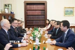 Thủ tướng Phạm Minh Chính hội kiến Chủ tịch Hạ viện Ba Lan Szymon Holownia. (Ảnh: Dương Giang/TTXVN)