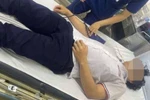 Nam sinh phải nhập viện sau khi bị đánh trên đường. (Nguồn: Giao Thông)