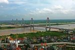 Cầu Nhật Tân - cây cầu dây văng lớn nhất Việt Nam hiện nay bắc qua sông Hồng. (Ảnh: Huy Hùng/TTXVN)