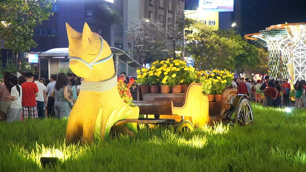 Đường hoa Nguyễn Huệ khai mạc với chủ đề 'Xuân hội tụ - Vững bước vươn mình'