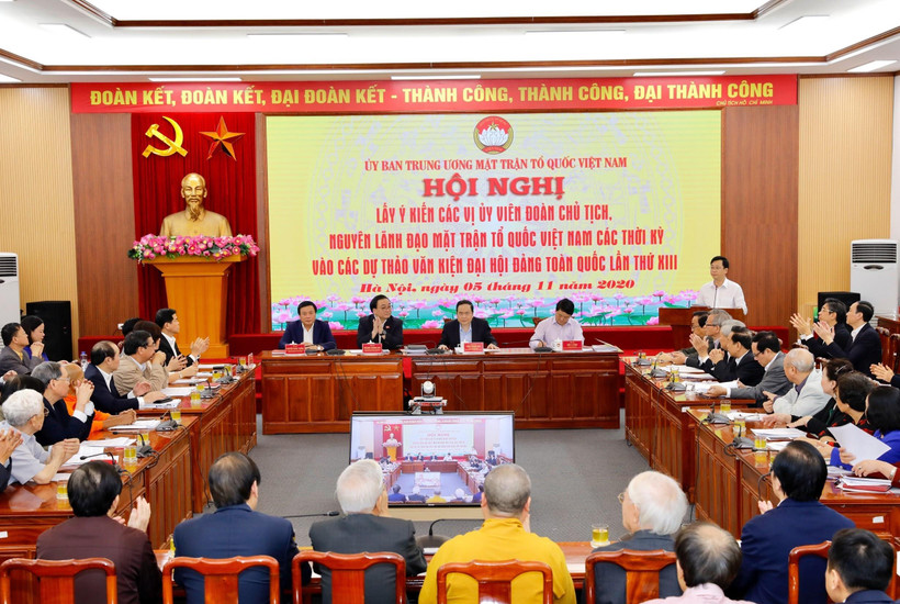 Ủy ban Trung ương Mặt trận Tổ quốc Việt Nam tổ chức Hội nghị lấy ý kiến các vị ủy viên Đoàn Chủ tịch, nguyên lãnh đạo Mặt trận Tổ quốc Việt Nam các thời kỳ vào các dự thảo văn kiện Đại hội Đảng toàn quốc lần thứ XIII. (Ảnh: Dương Giang/TTXVN)