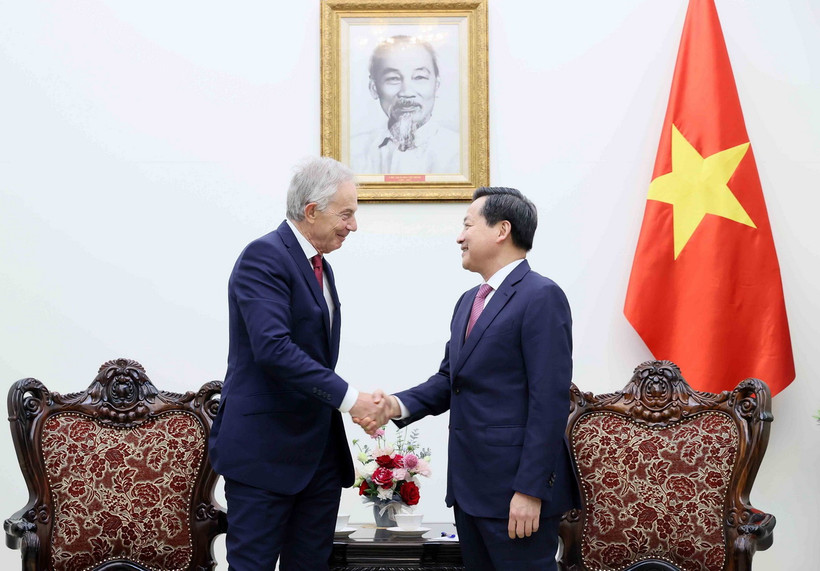 Phó Thủ tướng Lê Minh Khái tiếp ông Tony Blair, cựu Thủ tướng Anh, Chủ tịch điều hành Viện Tony Blair. (Ảnh: An Đăng/TTXVN)