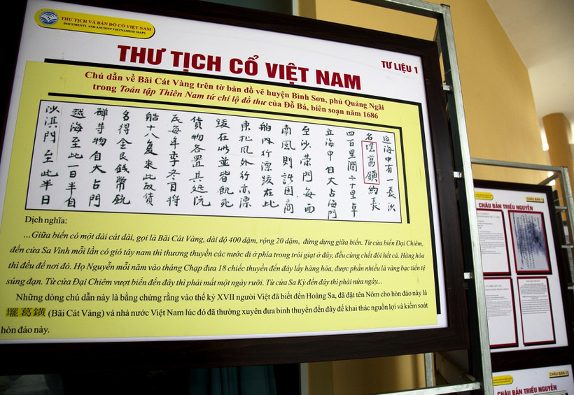 Các tài liệu, thư tịch cổ, bản đồ khẳng định chủ quyền quần đảo Hoàng Sa, Trường Sa là của Việt Nam. (Ảnh: Hồng Đạt/TTXVN)