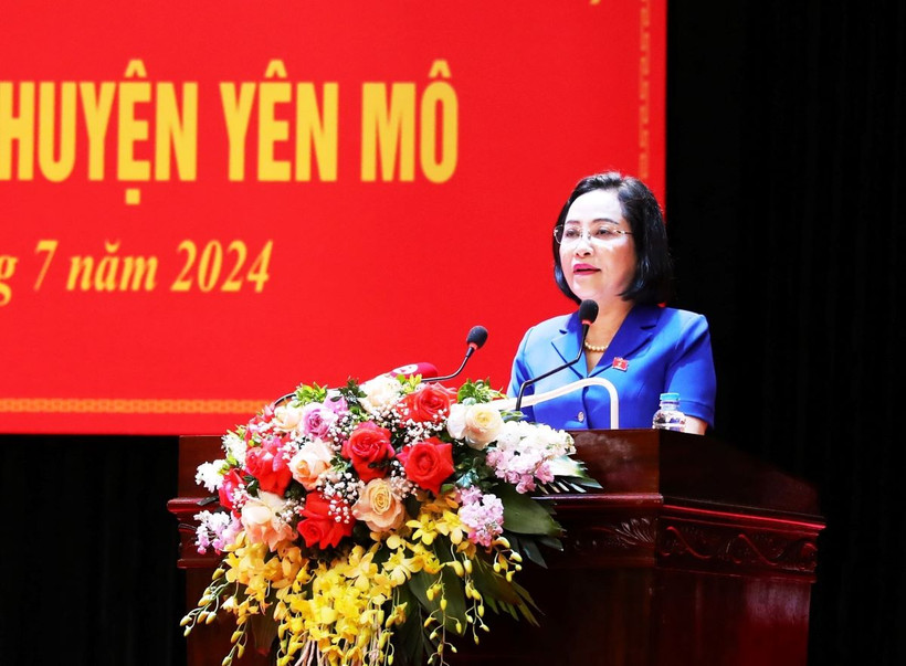 Bà Nguyễn Thị Thanh, Ủy viên Trung ương Đảng, Phó Chủ tịch Quốc hội phát biểu tại hội nghị. (Ảnh: Đức Phương/TTXVN)