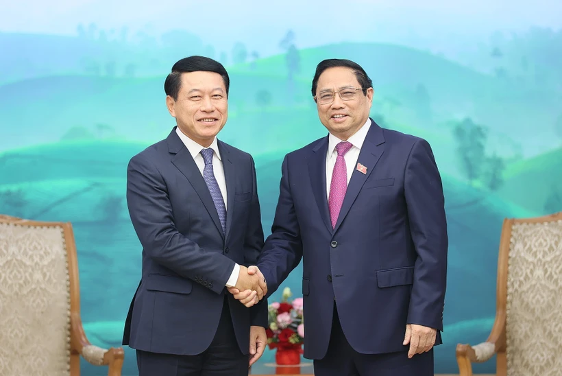 Thủ tướng Phạm Minh Chính tiếp Phó Thủ tướng, Bộ trưởng Ngoại giao Lào Saleumxay Kommasith. (Ảnh: Dương Giang/TTXVN)