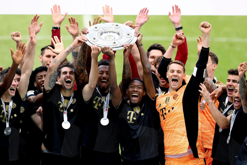 Bayern Munich nhận đĩa bạc trong ngày Bundesliga hạ màn. (Nguồn: Getty Imges)