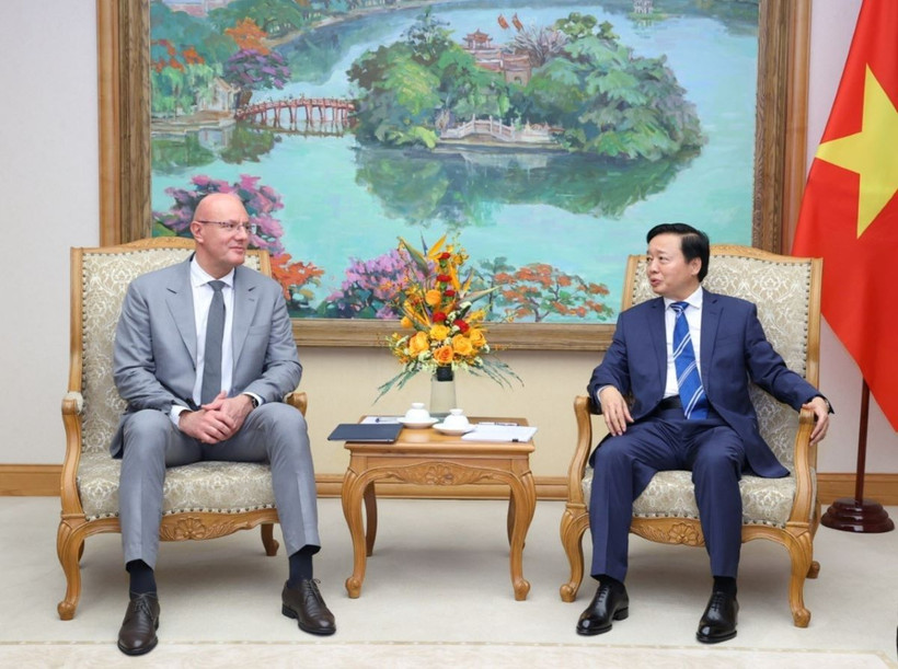 Phó Thủ tướng Trần Hồng Hà tiếp Phó Thủ tướng Liên bang Nga Dmitry Chernyshenko. (Ảnh: Văn Điệp/TTXVN)