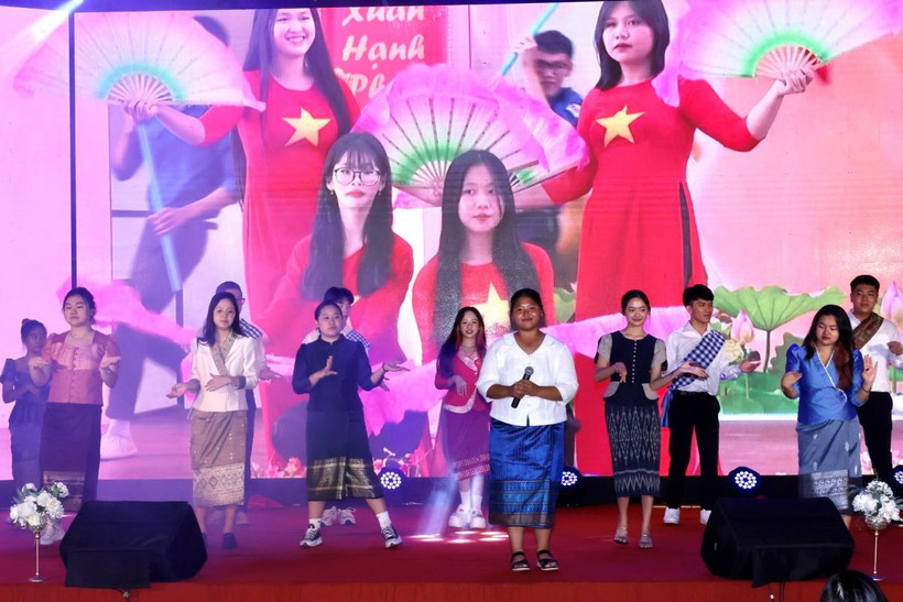 Tiết mục văn nghệ khai mạc Trại hè Việt Nam 2024 với chủ đề 'Đất nước trọn niềm vui.' (Ảnh: Lâm Khánh/TTXVN)