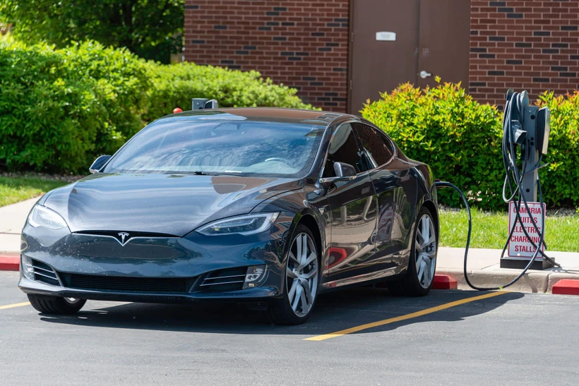Mẫu xe ôtô điện Tesla tại một trạm sạc. (Ảnh nguồn: Tesla)